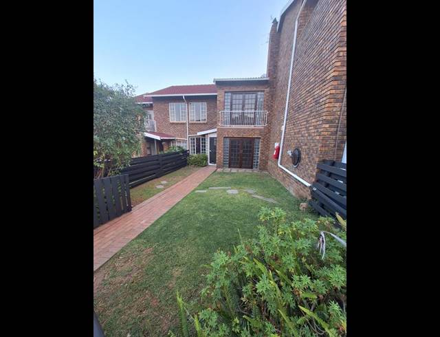 3 BEDROOM PROPERTY TO RENT IN VAN RIEBEECK PARK